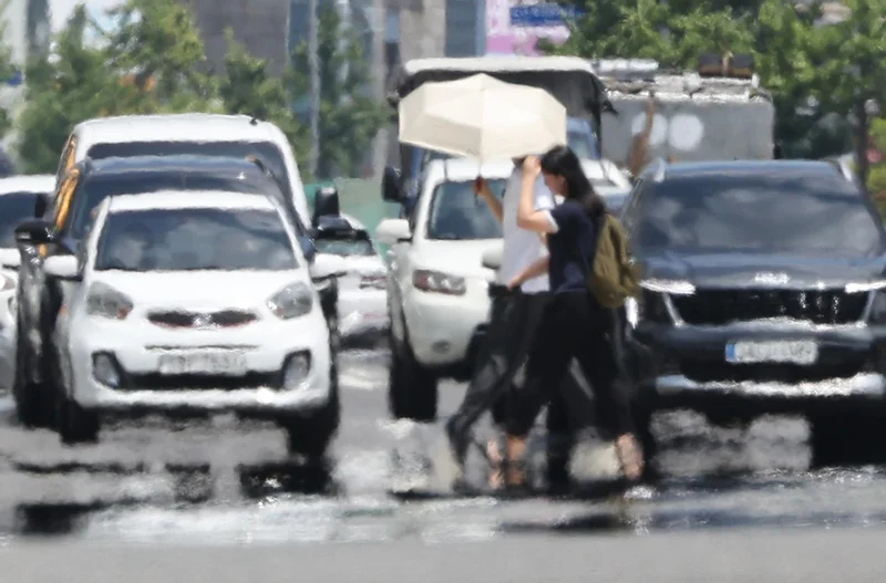 Korea's summers are getting longer and hotter, data shows