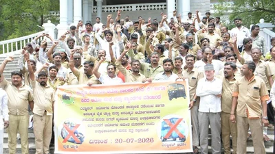 Auto Drivers’ Association protests against illegal autorickshaw operations in Kalaburagi
