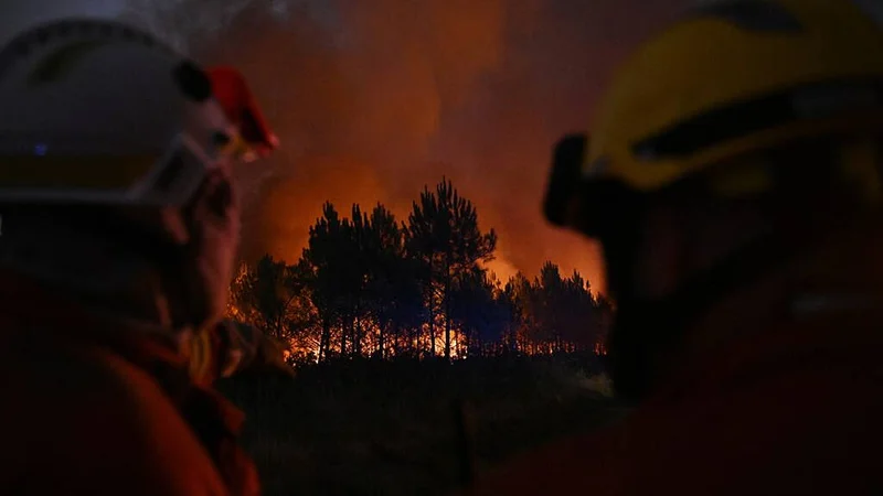 Heatwave threatens to intensify France’s mega-fire near Bordeaux