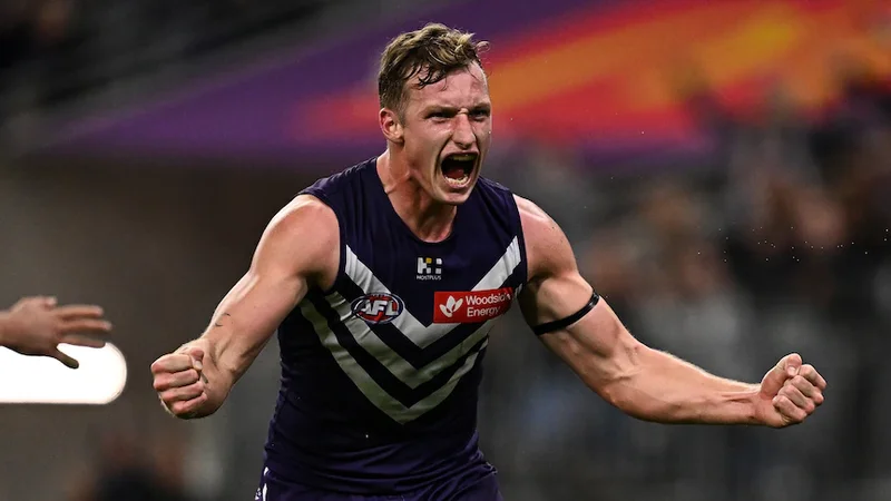 Live: Dockers out to close on minor premiership against Bulldogs