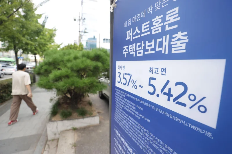 Banks' household mortgage lending rates rise to 2 years 7 months high in June