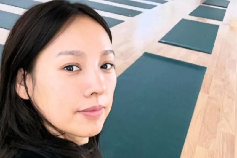 Lee Hyori apologizes a year after opening yoga studio, urges students to follow rules