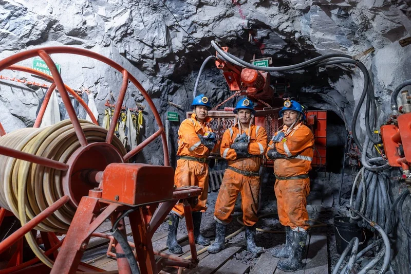 Silver X Boosts Peru Drill After 735 g/t Silver Find
