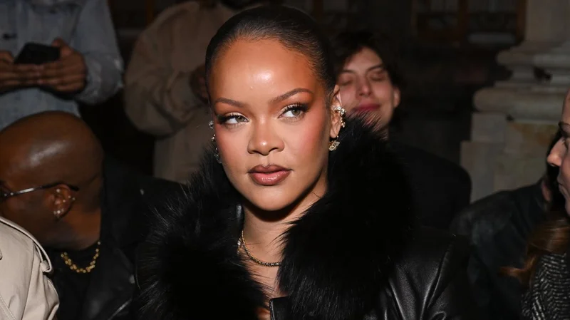 Rihanna follows another Turkish account, fueling visit speculation