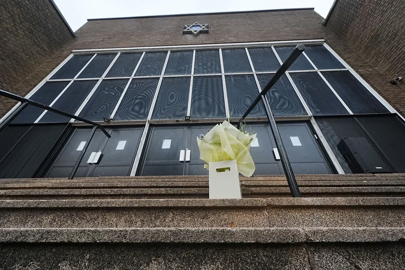 Manchester synagogue terrorist’s phones revealed his extremist views – but police failed to check them