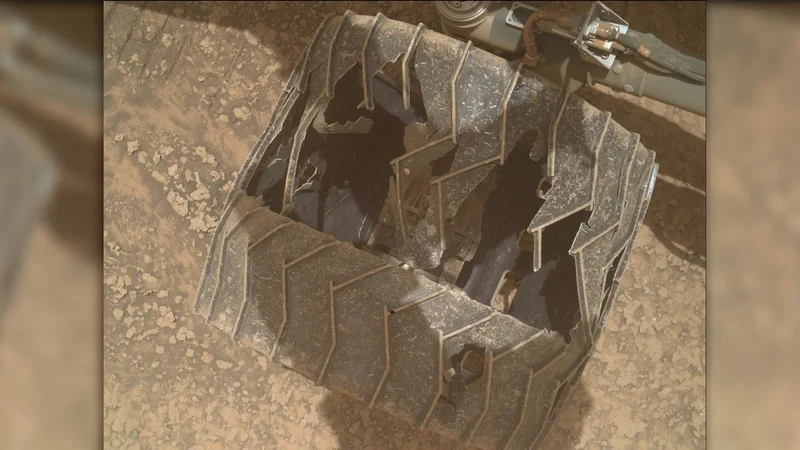 Curiosity Mars rover inspects cracked wheel | Space photo of the day for July 24, 2026