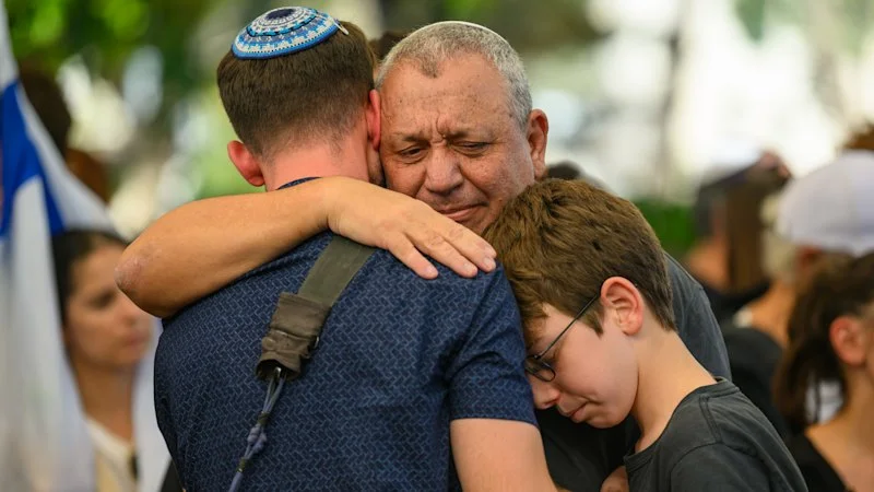 Could this grieving political novice defeat Netanyahu? The polls say yes