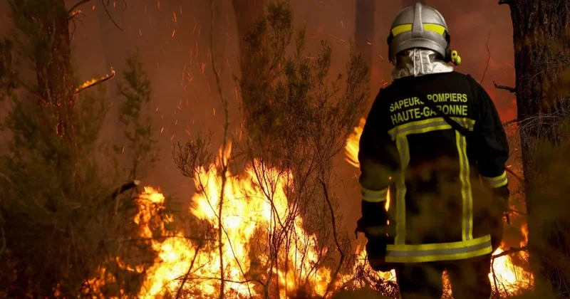 Firefighters battle France flames that have burned for over a week