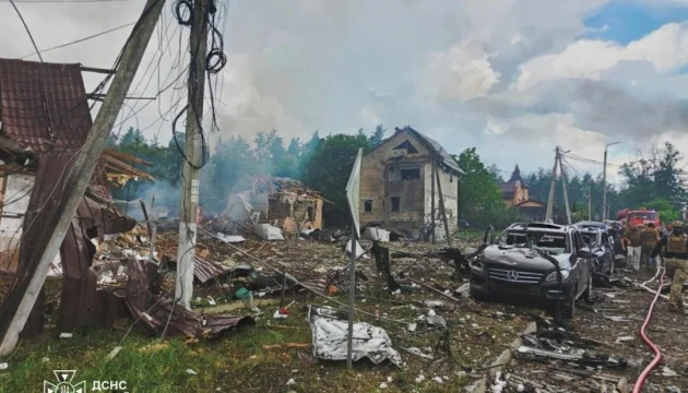 Ballistic missile strike on Kyiv region damages 27 private houses in Bucha district