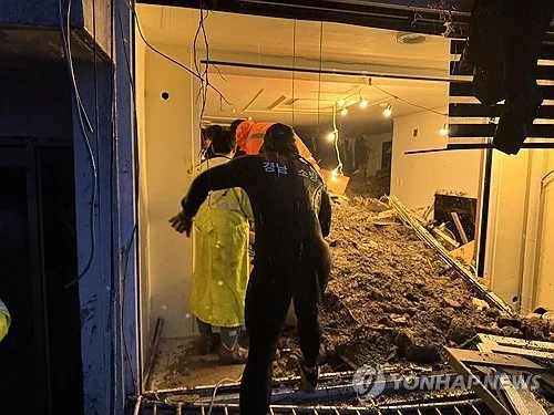 More than 800 mm of rain pummels Geoje, southeastern region; 1 killed in landslide
