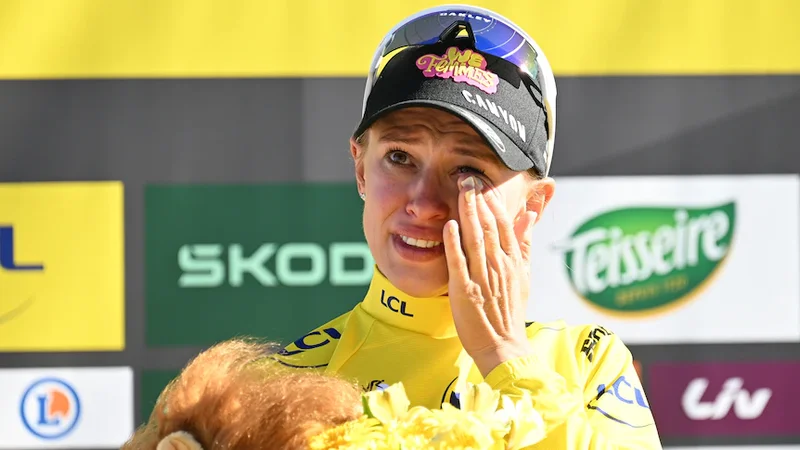 Surprise parents' visit inspires new leader in Tour de France Femmes