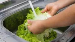 US reports first two deaths linked to  'explosive diarrhoea' outbreak