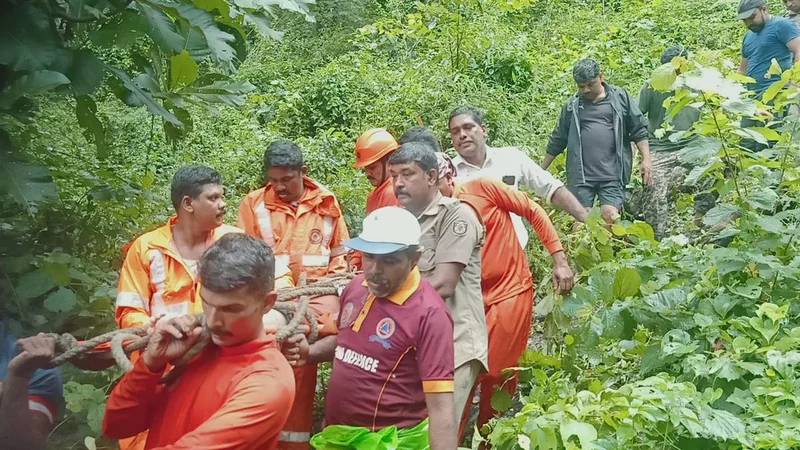 Coimbatore woman dies after being swept away at Palakkuzhi waterfall in Kerala’s Palakkad