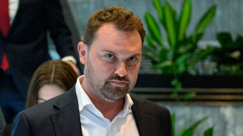 Kickbacks, Fijian holidays and pub meetings: Lobbyist’s tough day at ICAC