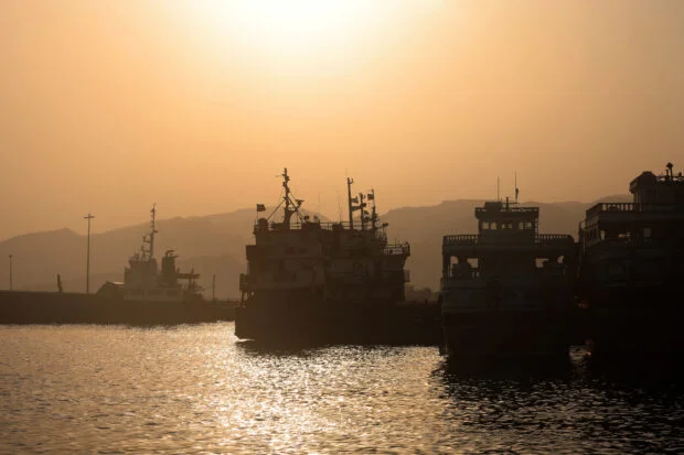 Gulf states scramble for Strait of Hormuz alternative