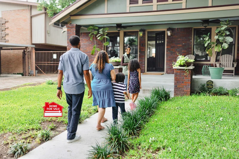 K-shaped economy shows up in housing: Luxury sales rise as starter-home buyers struggle