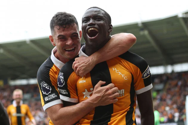 Manchester United stunned by Hull on opening day of Premier League