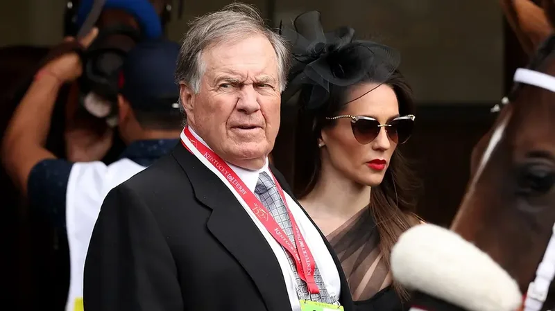 Newest NFL Hall of Famer needles Bill Belichick over Jordon Hudson relationship during speech
