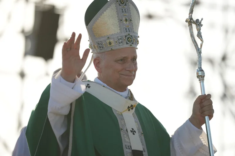 Pope Leo calls for dialogue over conflict, says young Catholics are sign of hope