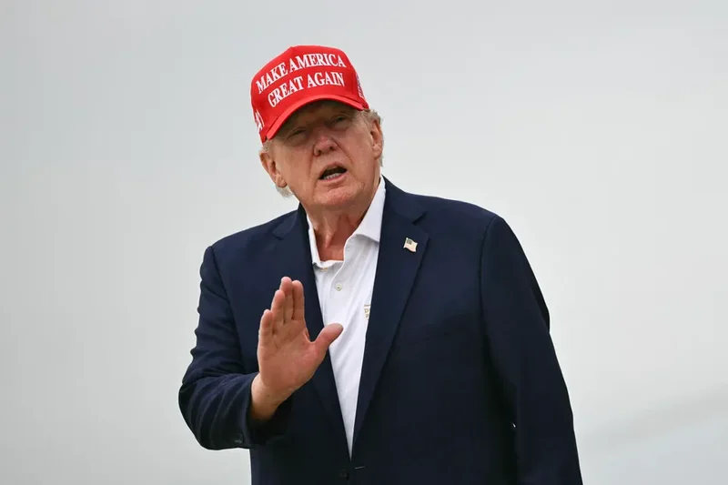 Trump Reportedly Threatens He’ll ‘Bomb The S— Out Of’ Oman If It Disrupts Iran Operations