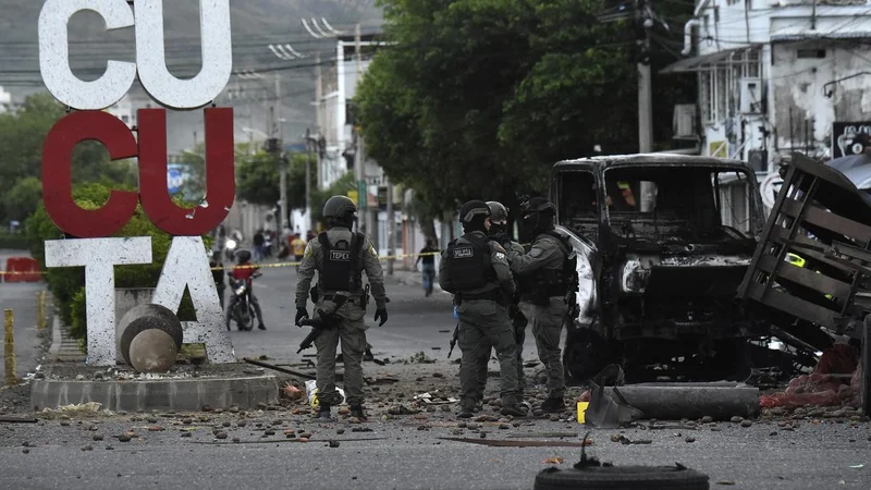 Colombia truck bomb wounds 14 ahead of presidential inauguration
