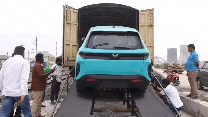 First consignment of 100 electric cars of VinFast transported by rail to Haryana