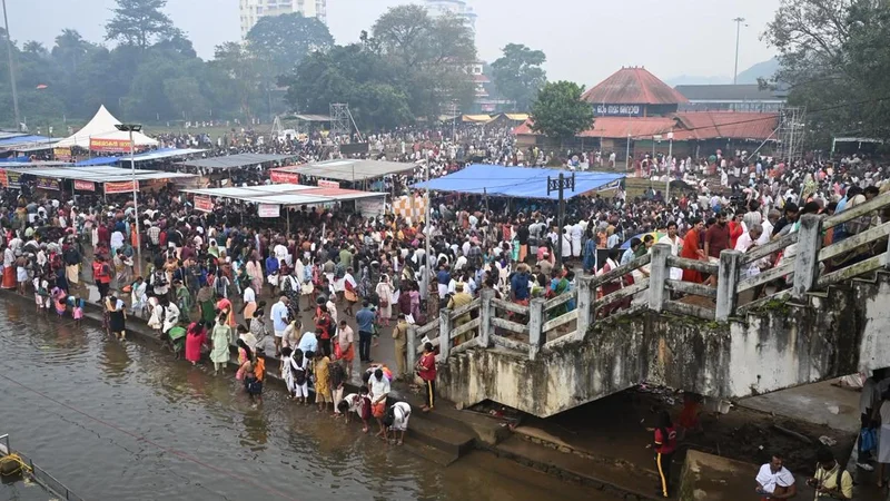 Karkidaka Vavu: Hundreds offer ‘bali tharpanam’ at Aluva in Kerala’s Ernakulam