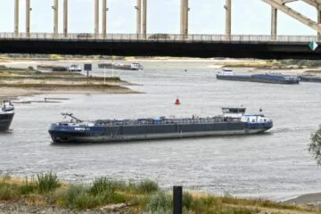 Rhine’s water flow drops to near 80-year low: shipping curbed