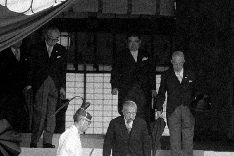 Japanese Defense Minister Koizumi prays at shrine seen by neighbors as symbol of Japanese militarism