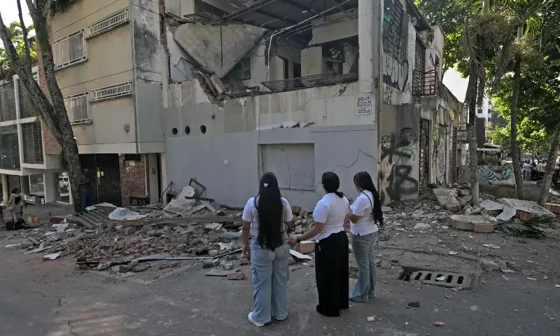 Buildings collapse as major quake rocks Colombia and neighbours