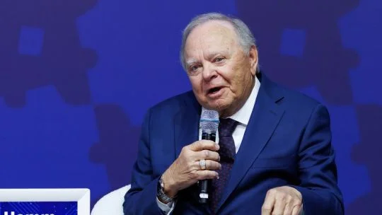 Oil billionaire Hamm seeks to expand in Argentina’s shale patch