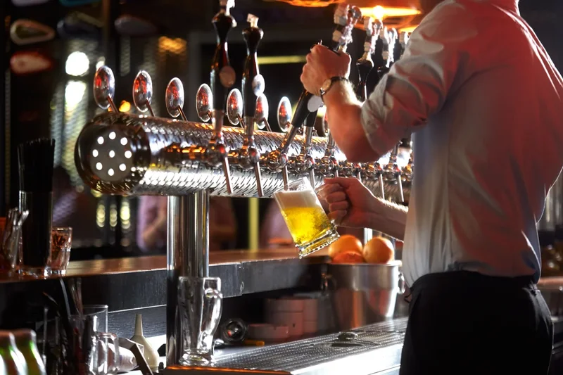 Banning zero-hours contracts could cost businesses up to £3bn a year