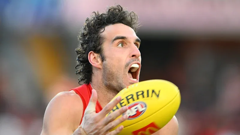 AFL LIVE: St Kilda Saints, Gold Coast Suns clash at Marvel Stadium as round 24 begins