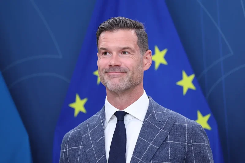 Migration Minister promises to 'look at issue of Brexit deportations'