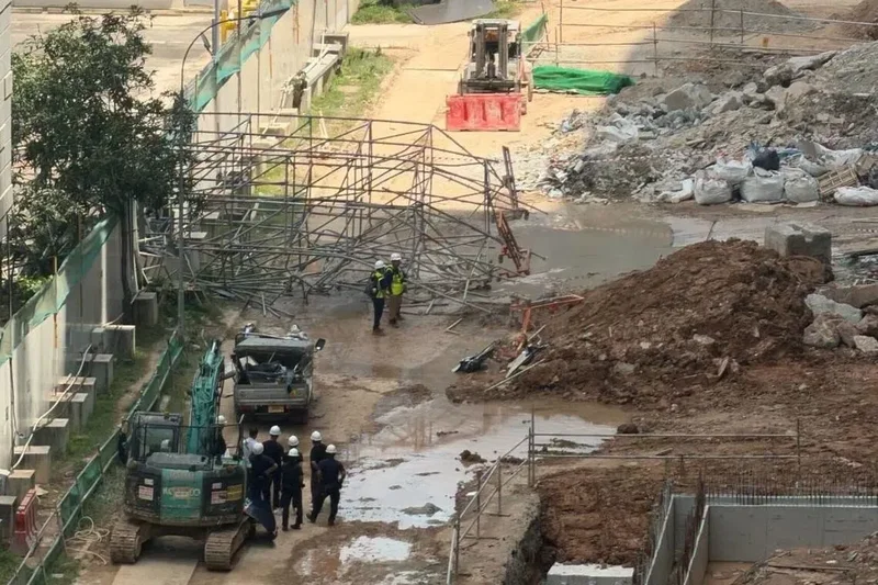 Worker dies after scaffolding collapses on lorry at Jurong Port construction site