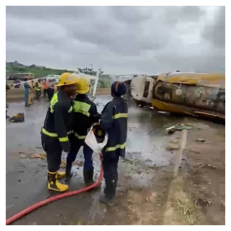 Fire agency recovers two bodies as tanker summersaults in Ibadan [PHOTO]