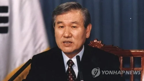 Prosecutors raid home of late President Roh's wife over alleged slush fund