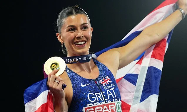 Amy Hunt clinches European Championships sprint double: Team GB golden girl beats rival Dina Asher-Smith in 200m final