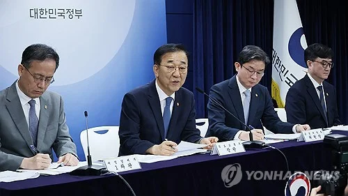 (LEAD) Gov't aims to supply over 230,000 additional homes in Seoul metropolitan area to tame housing prices