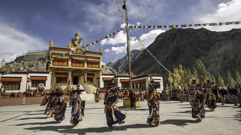 Till Article 371-like safeguards, make Ladakh Resident Certificate mandatory for tourism registration: Ladakh hoteliers