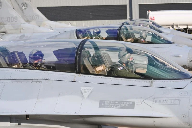 Sri Lankan workers who rescued Korean pilots win residency
