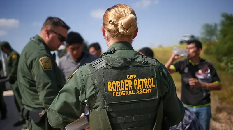 San Diego Padres minor-league catching coordinator Oswaldo Pirela detained by Border Patrol in Texas