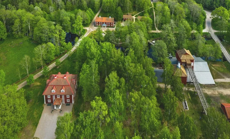 Sword-wielding attacker enters school in Swedish town