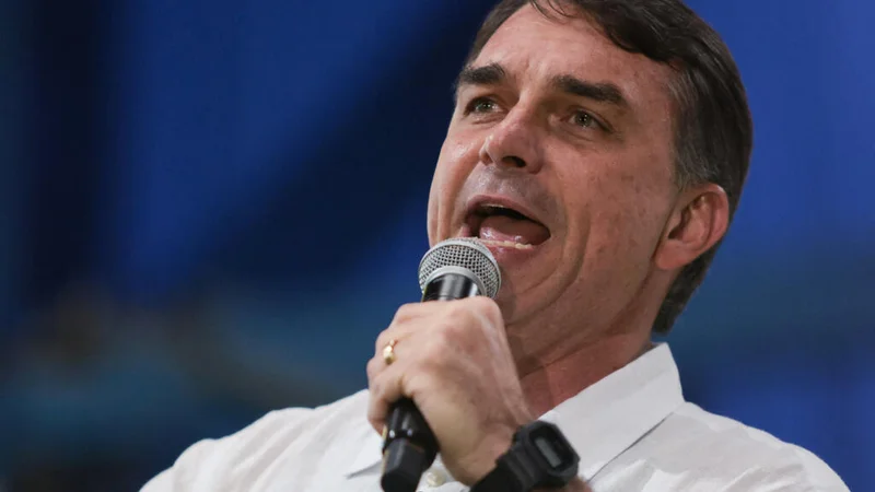 Presidential campaign heats up in Brazil, as Lula and F. Bolsonaro hold rival rallies