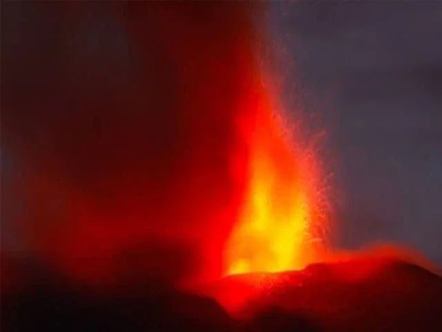 Etna ash disrupts Catania flights