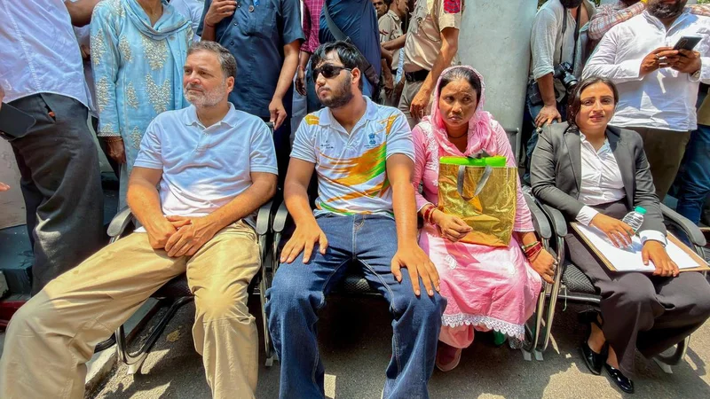 Rahul Gandhi dharna in Delhi LIVE: Congress leader demands FIR over pellet gun use in student protest