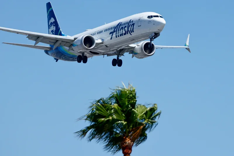 FAA orders inspections of nearly 500 Boeing jets for possible cracks