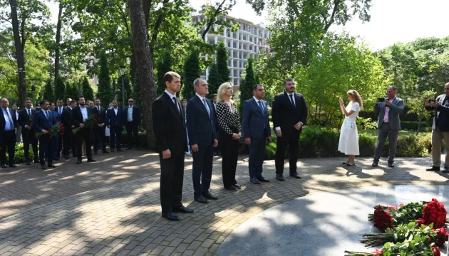 Azerbaijani foreign minister visits Irpin during Ukraine trip