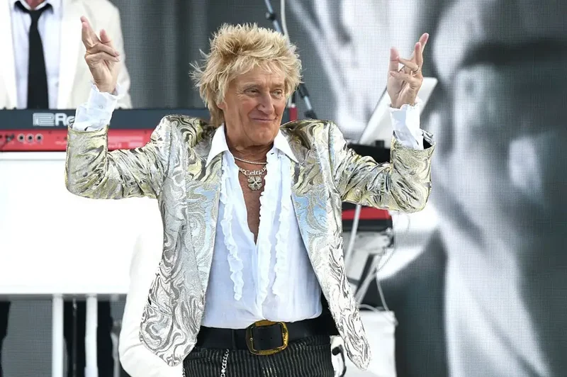 Rod Stewart cancels remaining tour dates after undergoing heart surgery