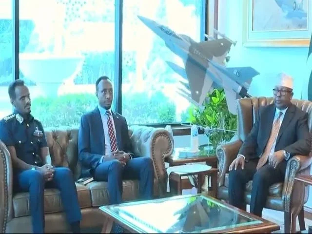 Somalia's defence delegation meets naval, air chiefs